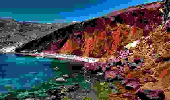 Playa roja de Santorini