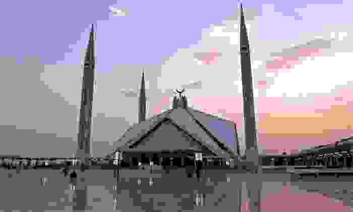 Mezquita Faisal, en Islamabad, construida en 1983 en honor al rey Faisal bin Abdul-Aziz