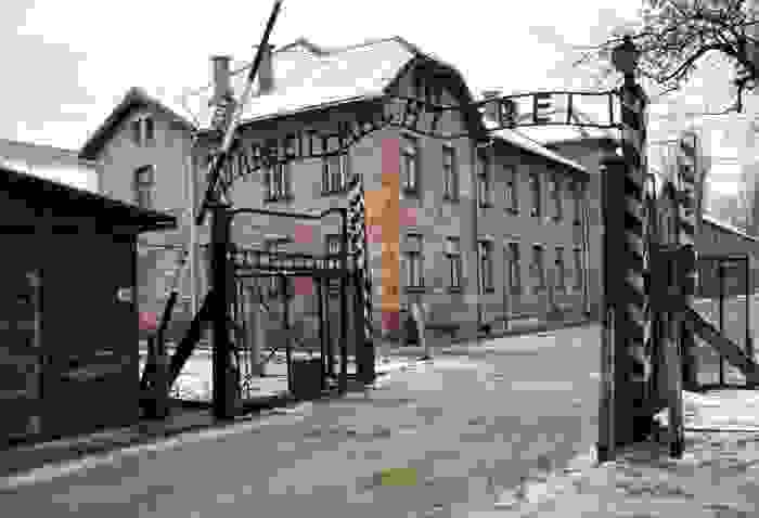 Puerta del campo de concentración de Auschwitz