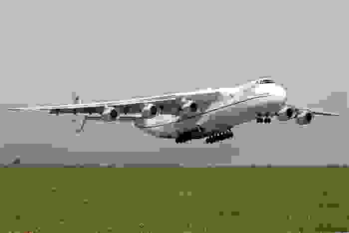 Avión Antonov AN-225, el más grande del mundo